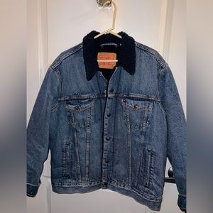 LEVIS denim jacket fuzzy lining